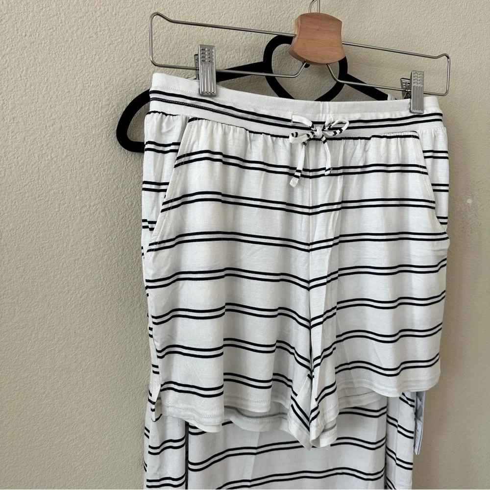 Liz Claiborne Black White Striped Cool & Calm Technology Pajama Set Size S